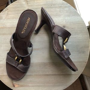 Aerosoles, as comfortable as their reputation. Dark brown all leather upper.